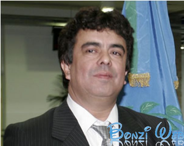 Intendente Fernando Espinoza  -  BonziWeb