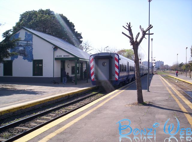 Estación de Aldo Bonzi con Tren saliendo