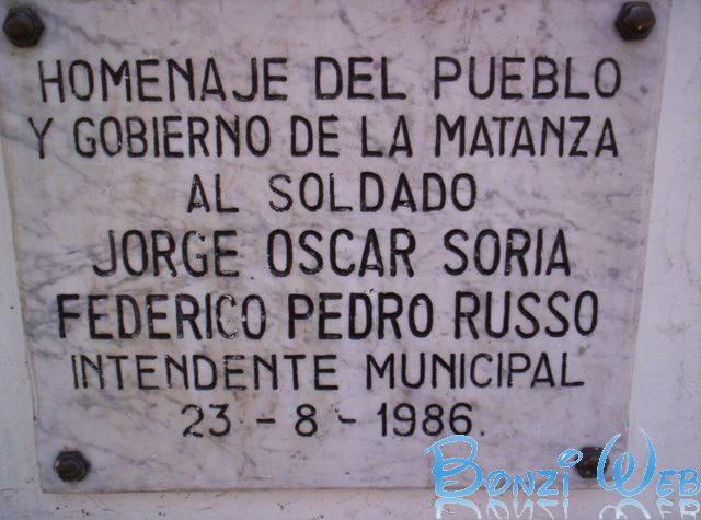 HOMENAJE DEL PUEBLO Y GOBIERNO DE LA MATANZA AL SOLDADO JORGE OSCAR SORIA. FEDERICO PEDRO RUSSO. INTENDENTE MUNICIPAL. 23-8-1986